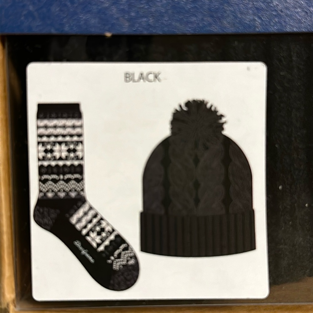 DEARFOAMS warm & cozy LADIES 2-PIECE HAT & BOOT FAIR ISLE CREW SOCKS SET